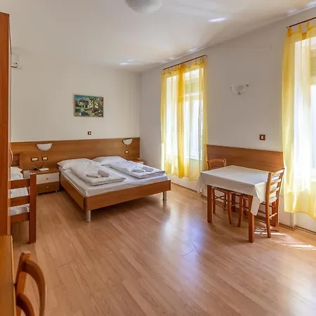 Liburnija アパート *