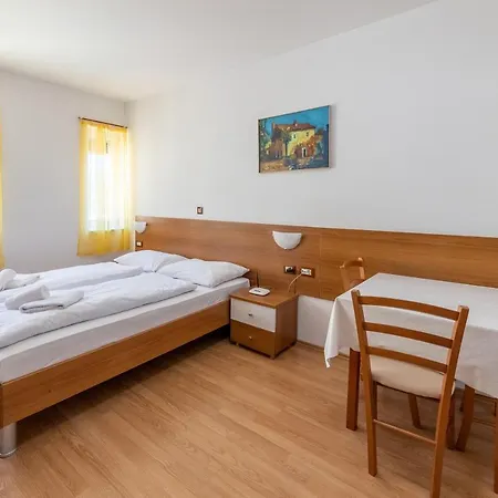 Liburnija アパート *