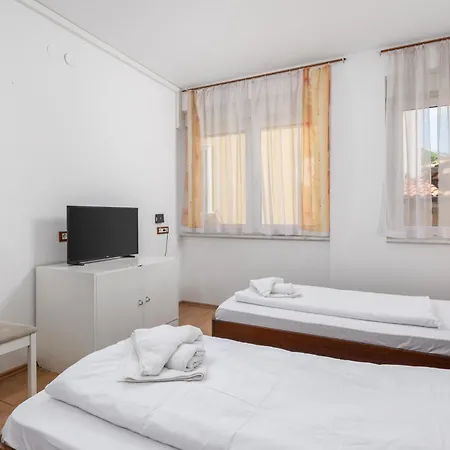 Liburnija アパート *