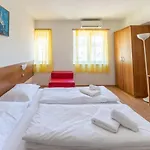 Liburnija Apartment *